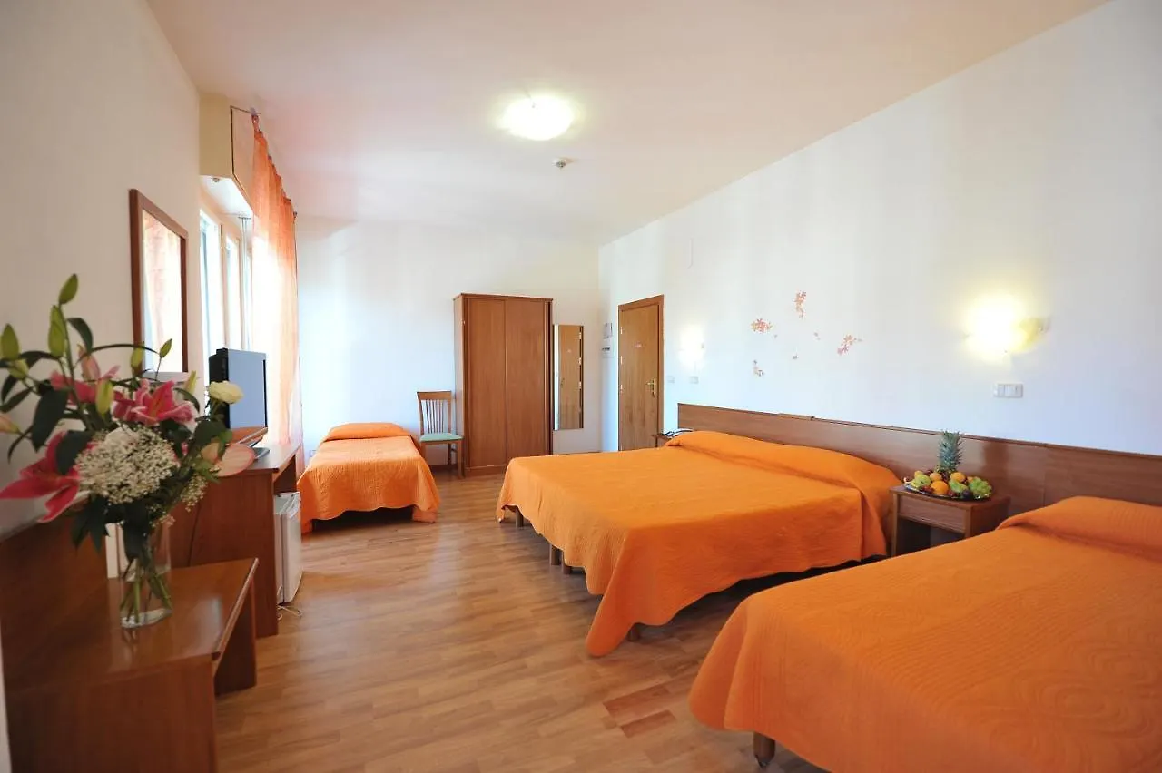 **  Hotel Astor ペルージャ イタリア